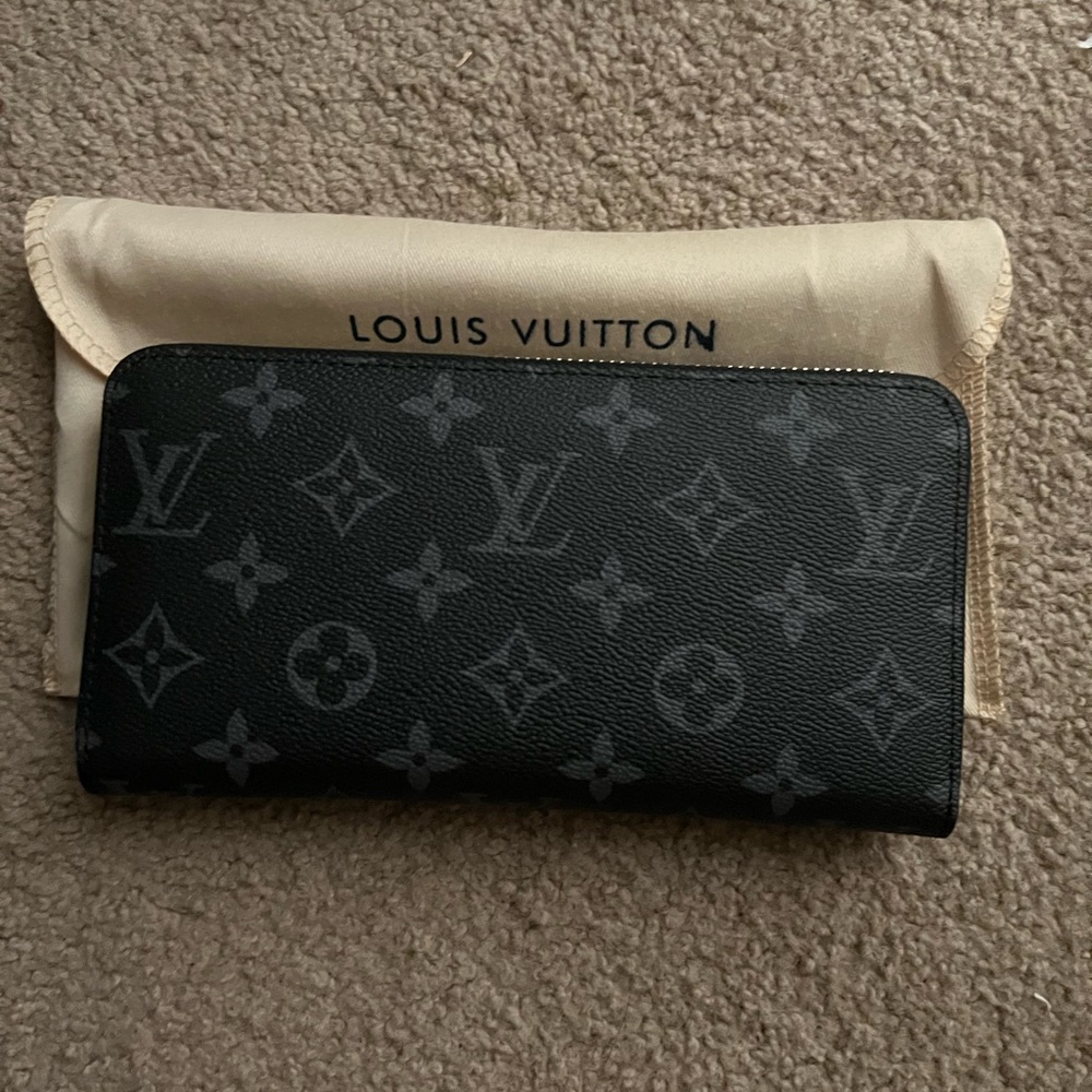 Louis Vuitton zip wallet